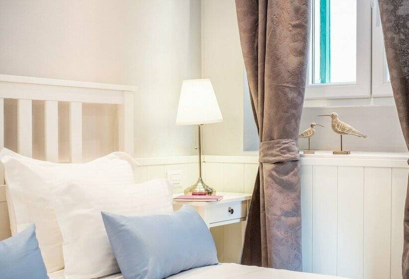 クラシックスタジオ, Serenity Split Apartments