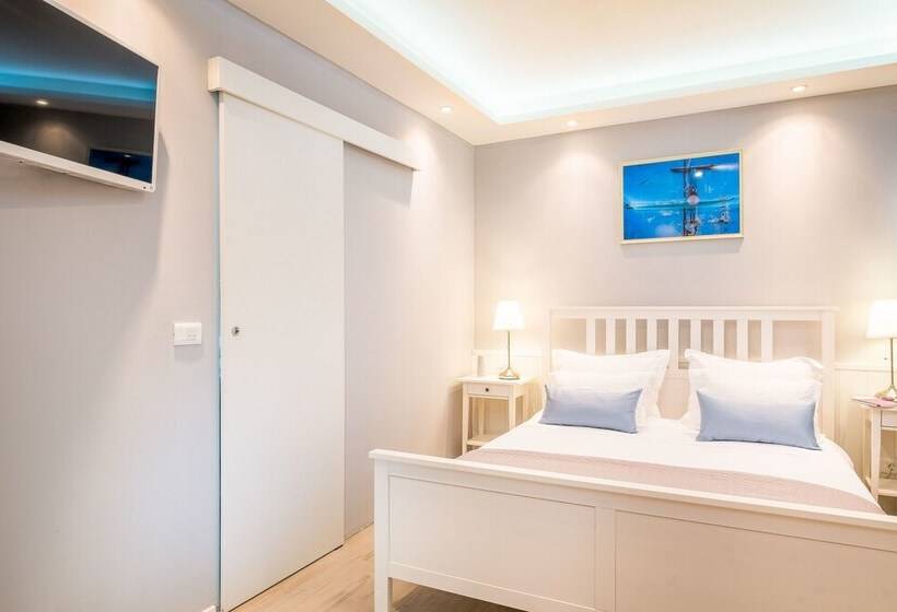 经典工作室, Serenity Split Apartments