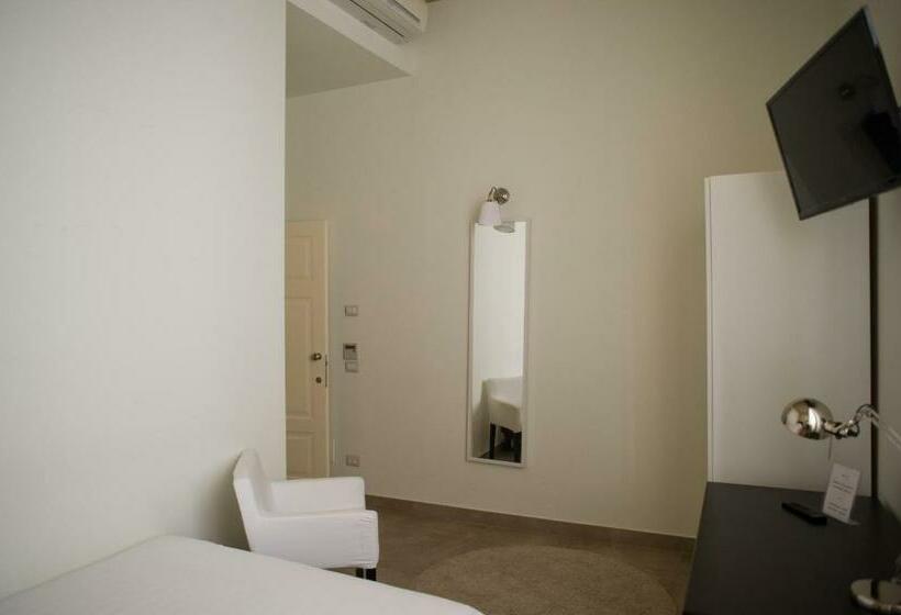 اتاق استاندارد یک نفره, B&b Suite Paciotti