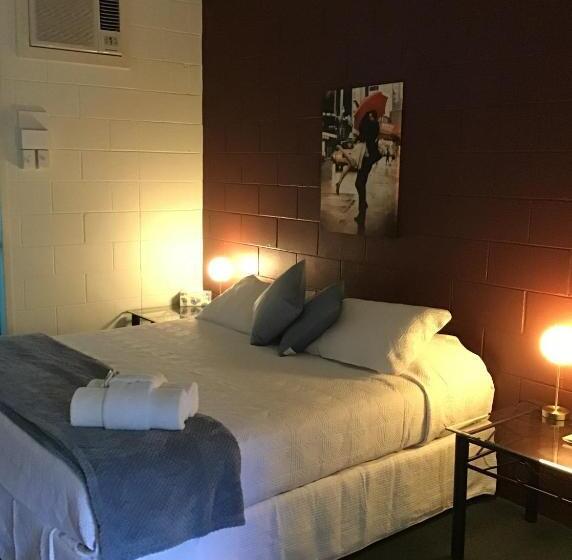 스탠다드 스튜디오, Harbour Lodge Motel