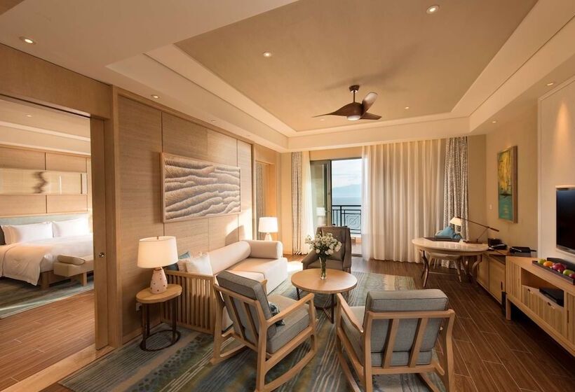 Номер Стандарт Двуспальная Кровать, Hilton Yuxi Fuxian Lake
