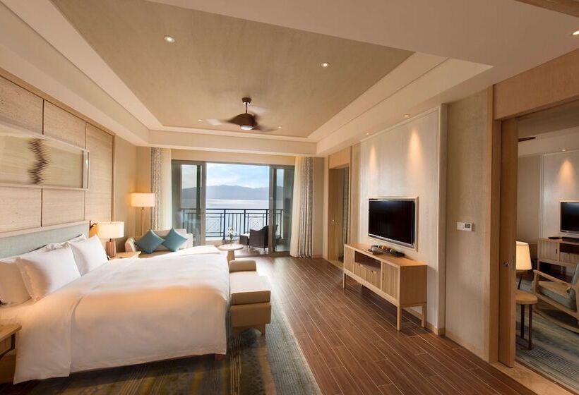 Люкс Повышенной Комфортности, Hilton Yuxi Fuxian Lake