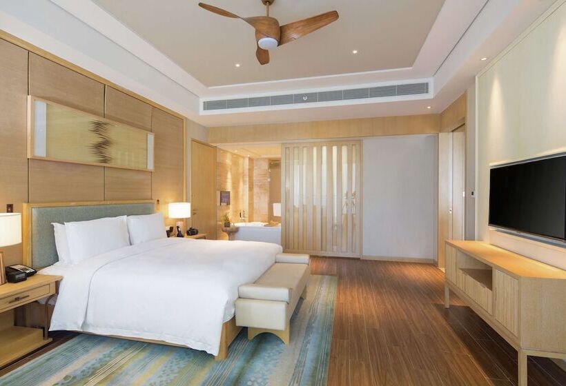 Люкс Повышенной Комфортности, Hilton Yuxi Fuxian Lake
