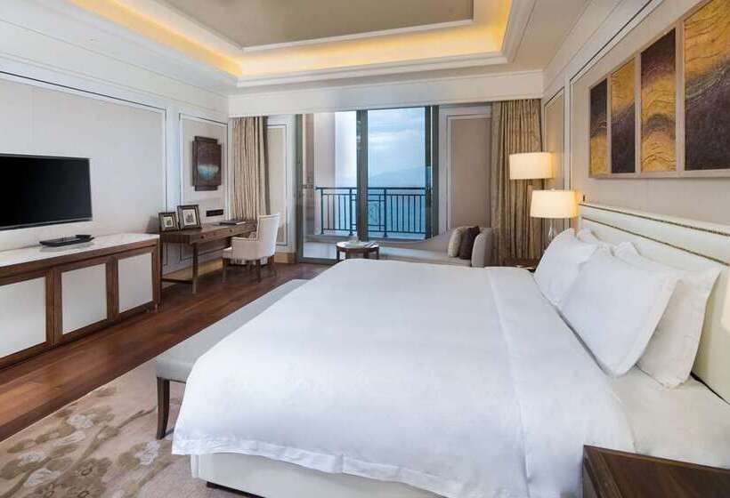 Номер Deluxe, Hilton Yuxi Fuxian Lake