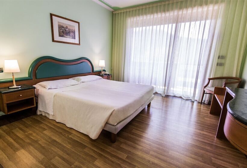 Номер Стандарт, La Fonte