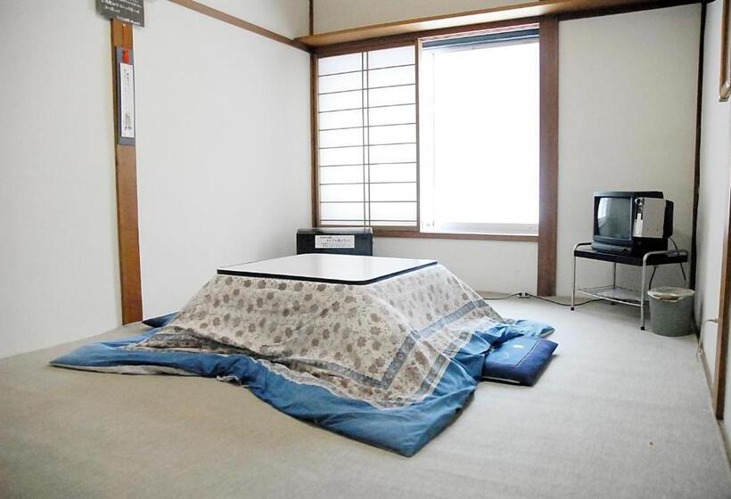Номер Economy с общей ванной комнатой, Family House Akashiya