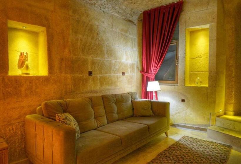 패밀리 스위트, Takaev Cave House