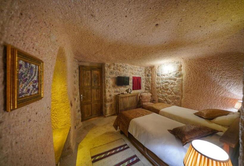 패밀리 스위트, Takaev Cave House