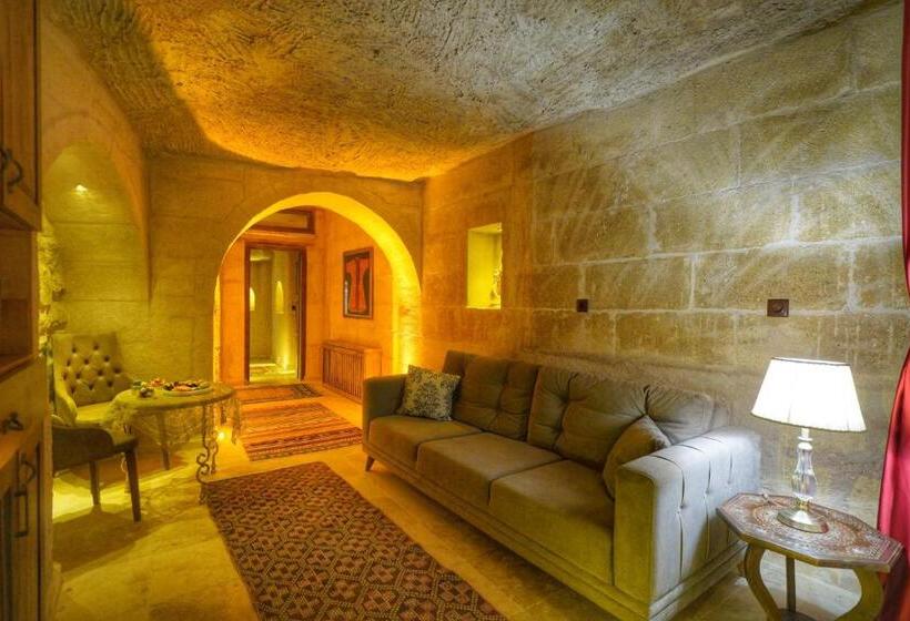 패밀리 스위트, Takaev Cave House