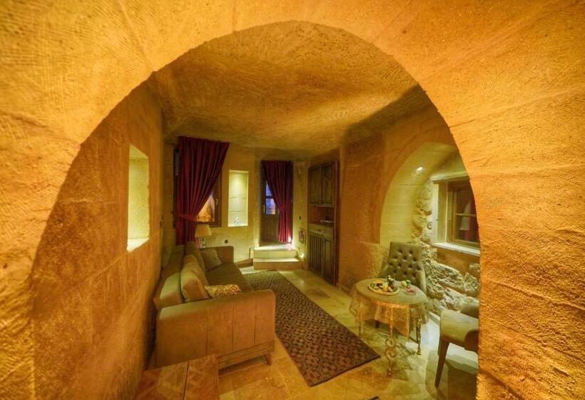 家庭套房, Takaev Cave House