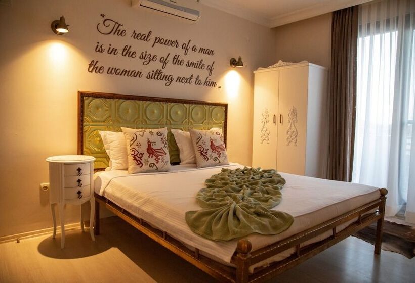 Chambre Deluxe, Teddy Alaçatı