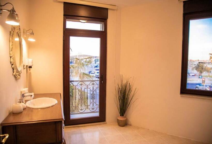 Chambre Deluxe, Teddy Alaçatı