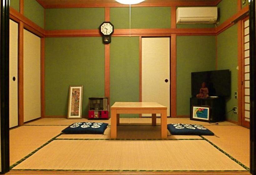 Кровать в Общей Комнате, Aoshima Guesthouse Hooju