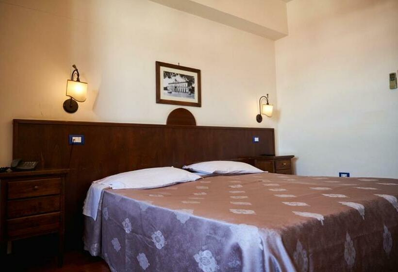 Standard Room, Max