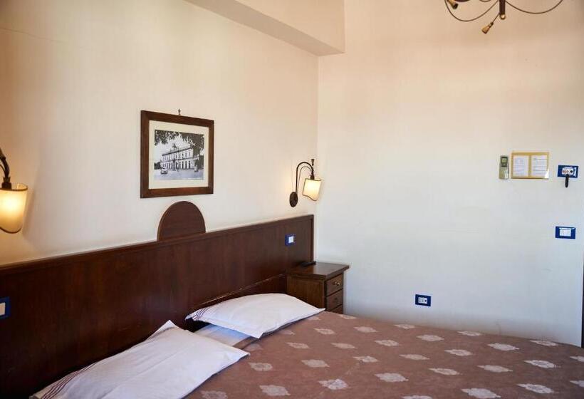 Standard Single Room, Max
