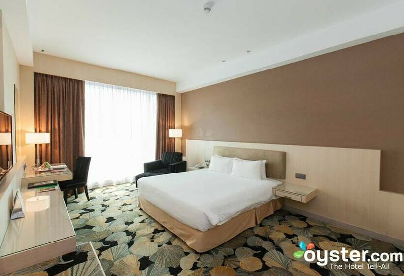 Номер Deluxe, Imperial Hotel Kuching