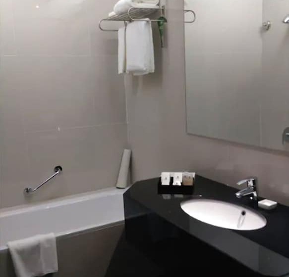 Номер Deluxe, Imperial Hotel Kuching