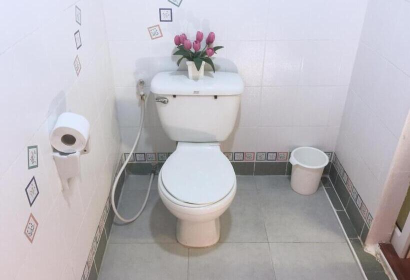 اتاق راحتی سه تخته, T.u.b. Mansion