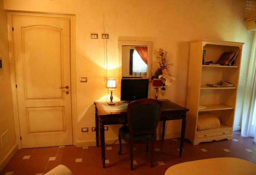 سوییت جونیور با بالکن, Agriturismo Monticelli