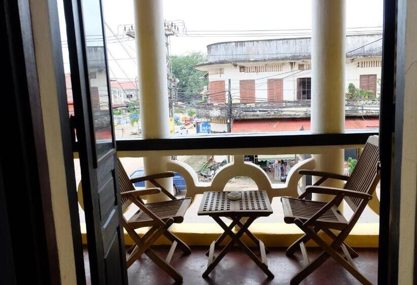 Номер Стандарт, Inthira Thakhek