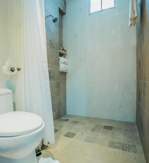 اتاق لوکس سه تخته, The Rubber Hotel Phuket