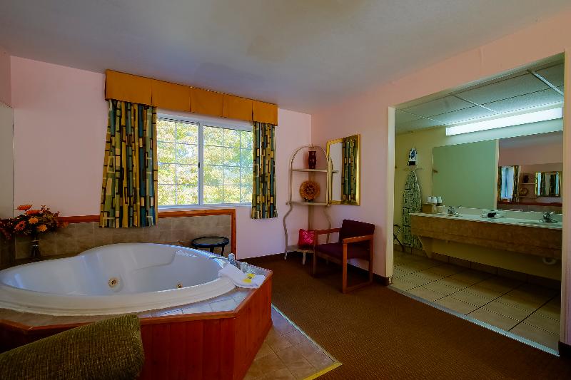 キングサイズベッドのスタンダードルーム, O Eureka Springs  Christ Of Ozark Area