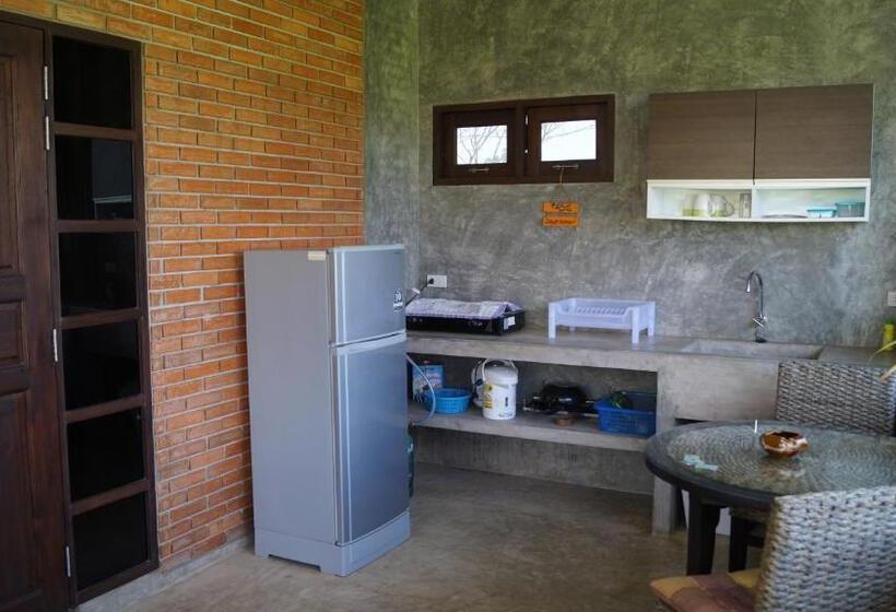 بانگلوی لوکس, Baan Chai Thung Resort