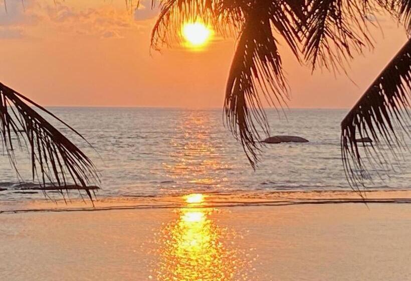 Номер Deluxe Вид на Море с Балконом, Coconut Bar Sea Lodge