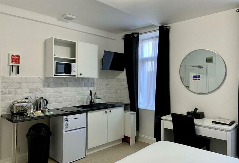 Номер Стандарт, Sarum Apart