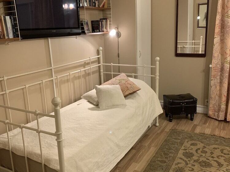 家庭间, Furulidens B & B