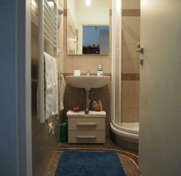 اتاق لوکس با بالکن, B&b Cernaia 42