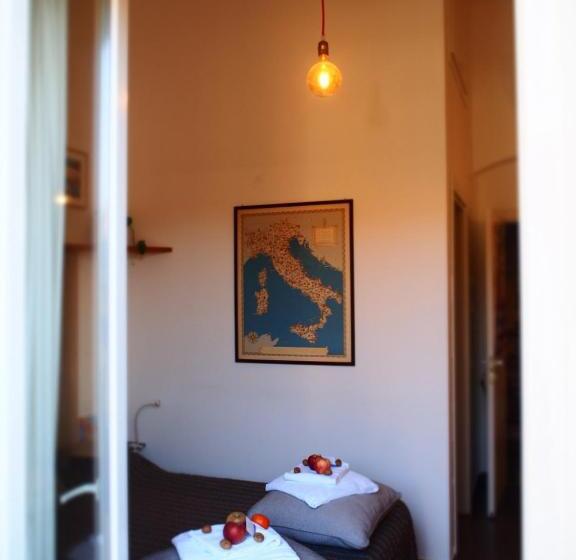 اتاق لوکس با بالکن, B&b Cernaia 42