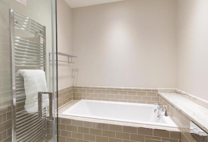 Family Suite, The Station