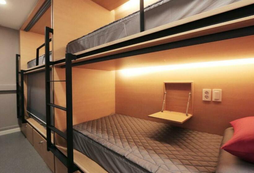 Кровать в Общей Комнате, Blueboat Hostel Gyeongju