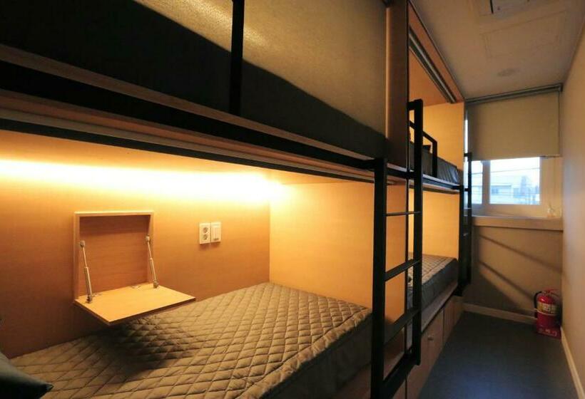 Кровать в Общей Комнате, Blueboat Hostel Gyeongju