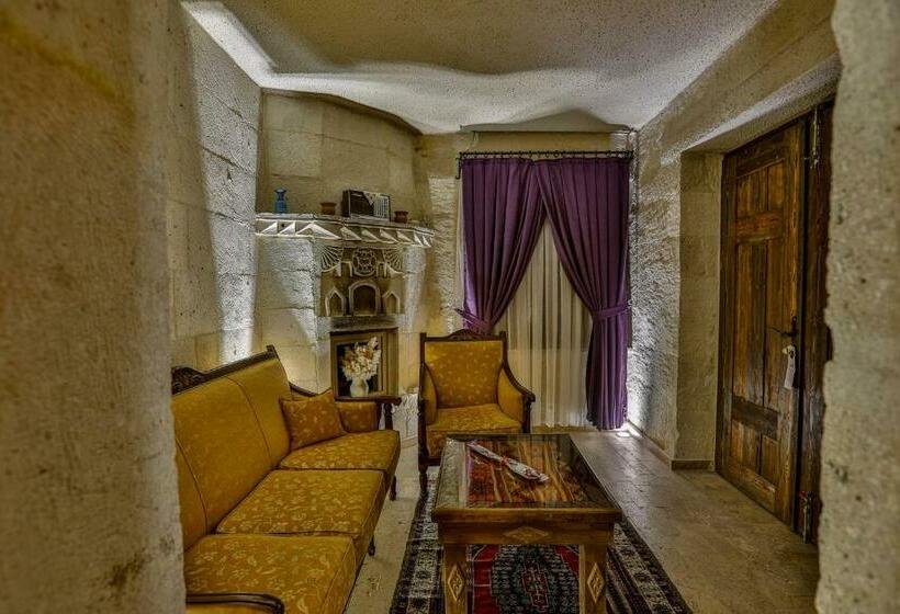 اتاق لوکس, Hidden Cave
