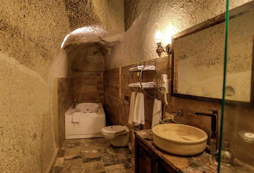 اتاق سوپریور, Hidden Cave