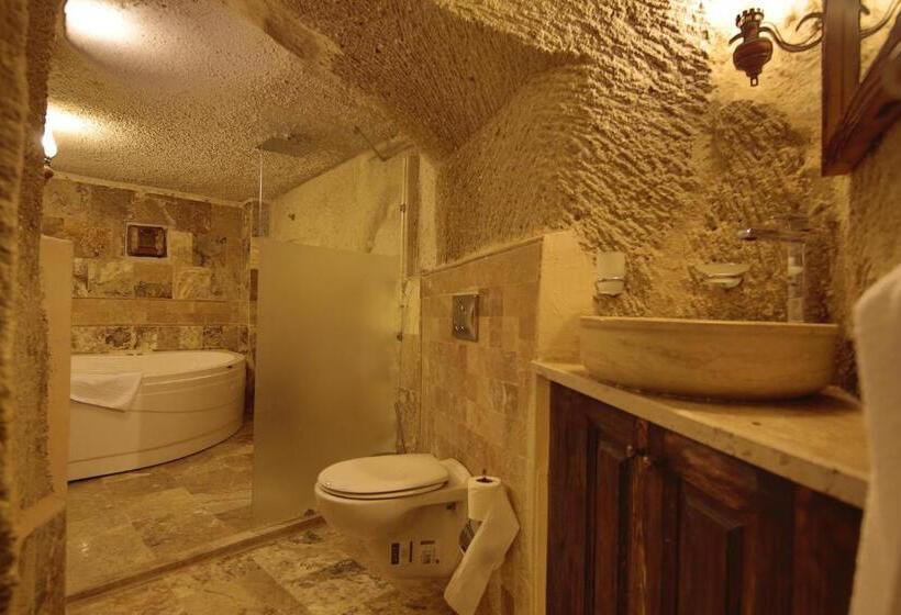 سوییت خانوادگی, Hidden Cave