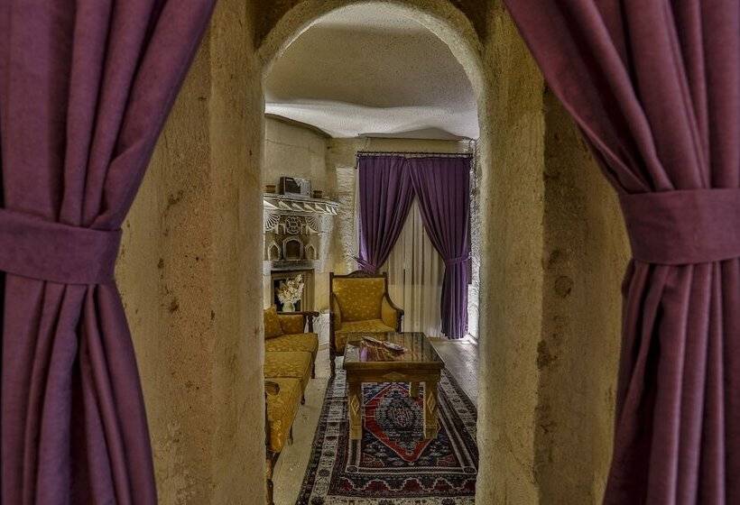 اتاق لوکس, Hidden Cave