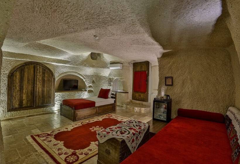 سوییت خانوادگی, Hidden Cave