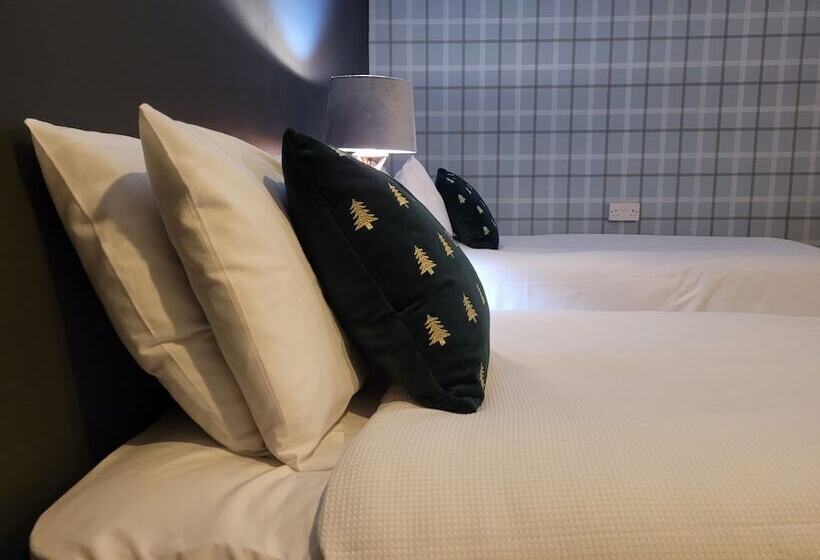 اتاق استاندارد چهار تخته, The Bruce Inn