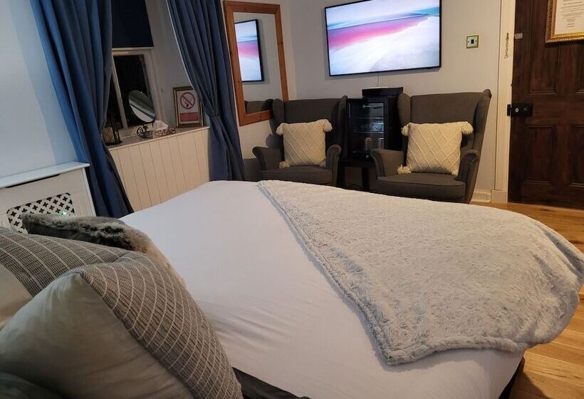 اتاق استاندارد چهار تخته, The Bruce Inn