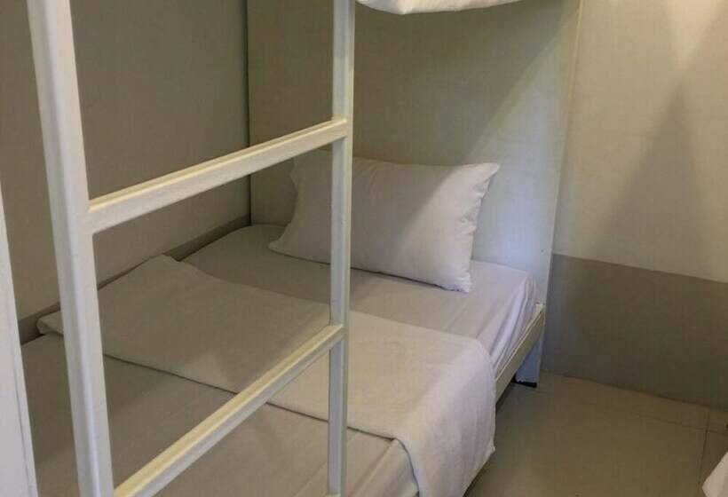 Кровать в Общей Комнате, The Best Hostel