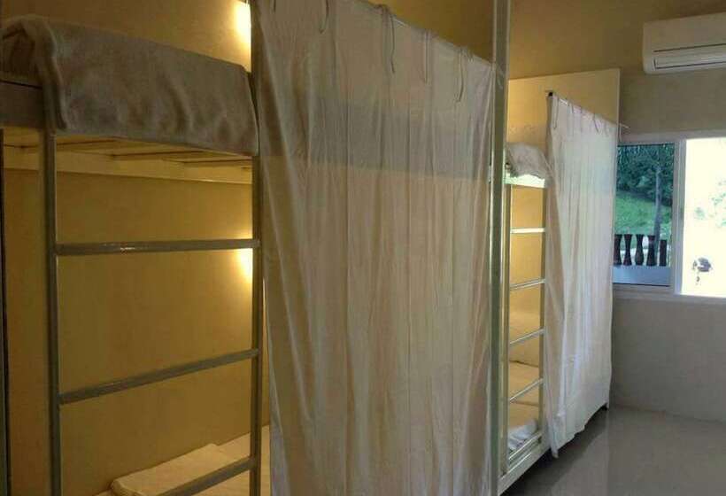 Кровать в Общей Комнате, The Best Hostel