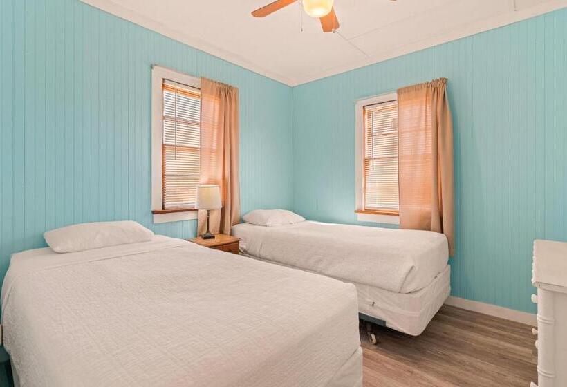 Хижина, Oceanside Court By Kees Vacations