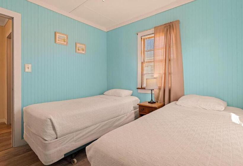 Хижина, Oceanside Court By Kees Vacations