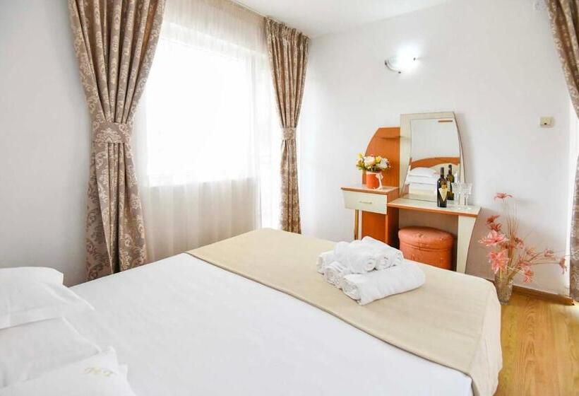 اتاق استاندارد سه نفره, Complex Tismana All Inclusive