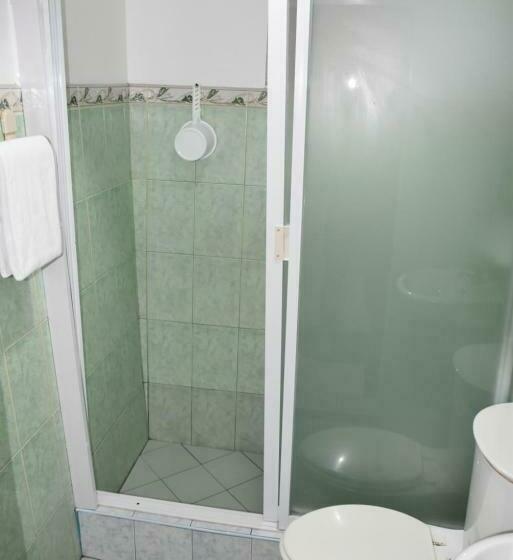 Бунгало Стандарт, Roy S Rendezvous Boracay
