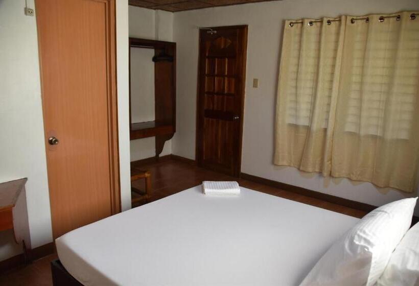 Трехместный Номер Стандарт с Балконом, Roy S Rendezvous Boracay