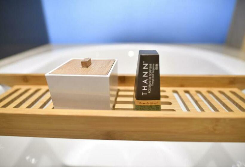 带城市景观和大床的豪华房间, Zhuhai Marriott